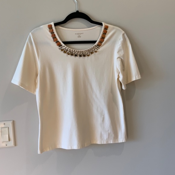 Woman’s Off White Jersey with Neck Trim Details - Picture 2 of 7